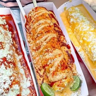 Elote Con Queso Nacho Cheese y Queso Cotija