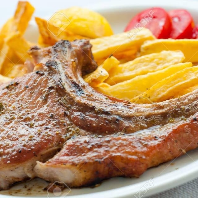 Chuletas Fritas (Pork Chops) con Plátanos Fritos (Sweet Plantains).